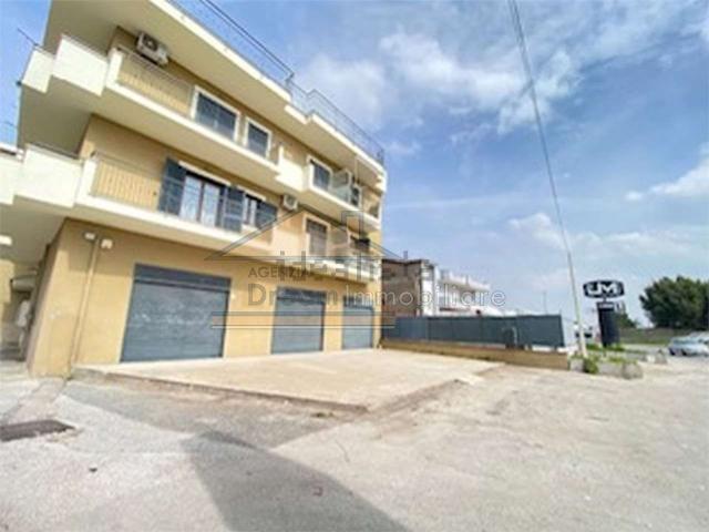 Locale Commerciale in affitto a Giugliano In Campania, Campania