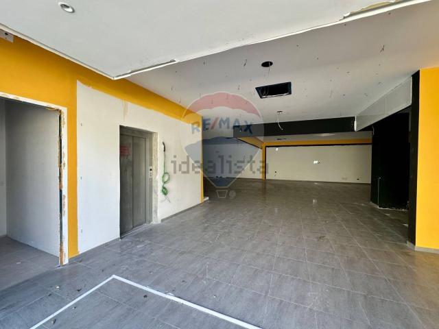 Locale Commerciale in affitto a Ragusa, Selvaggio