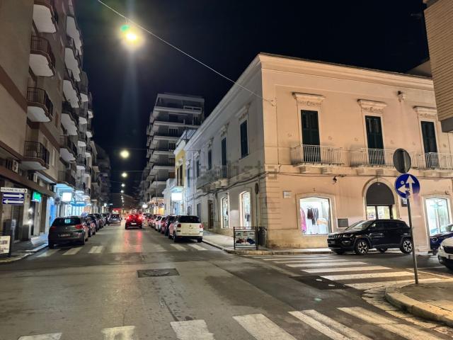 Locale Commerciale in affitto a Puglia, Bari
