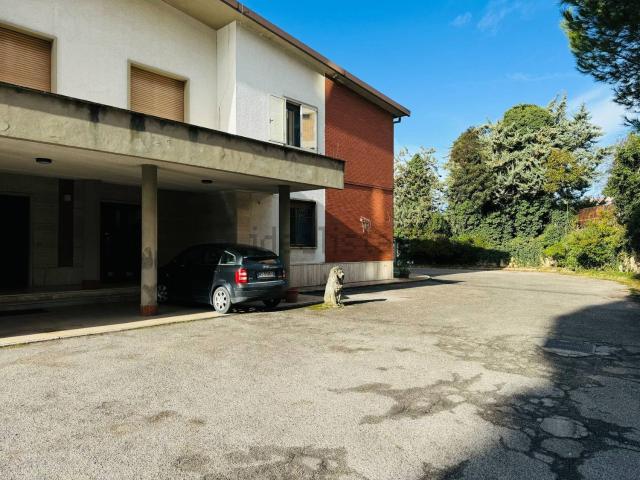 Locale Commerciale in affitto a Ariano Irpino, Campania