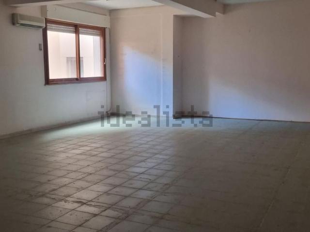 Locale Commerciale in affitto a Alcamo, Sicilia