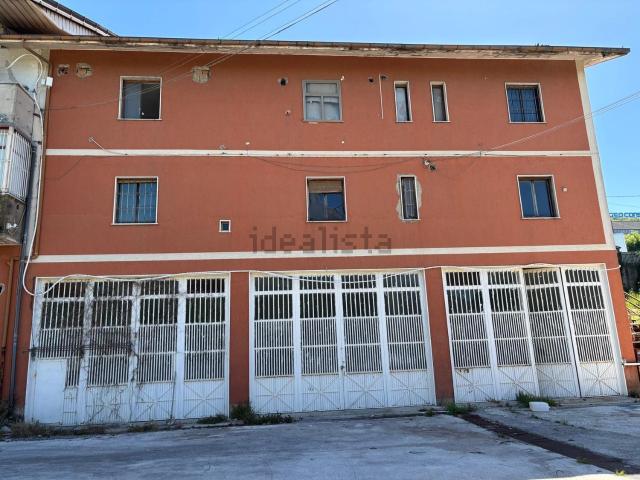 Locale Commerciale in affitto a Atripalda, Campania
