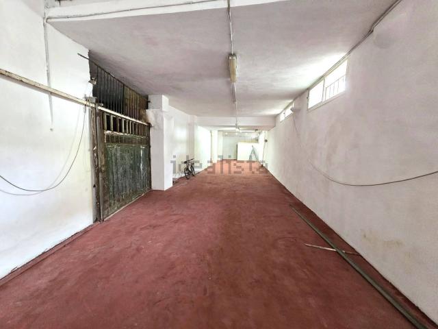 Locale Commerciale in affitto a Camaldoli, Pianura