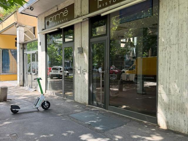 Locale Commerciale in affitto a Municipio 1, Milano