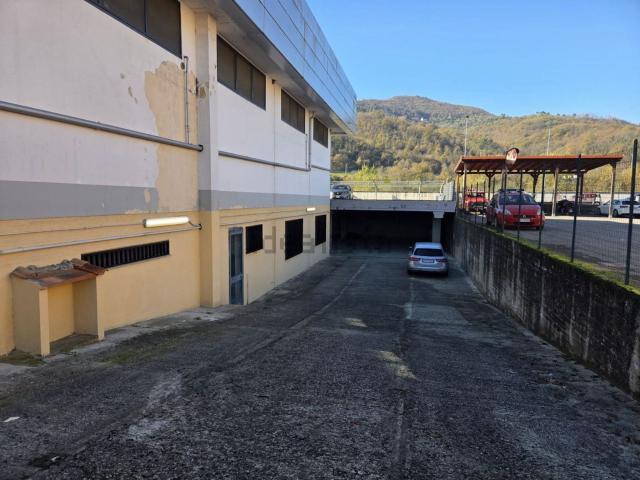 Locale Commerciale in affitto a Unione di comuni Montana Lunigiana, Aulla