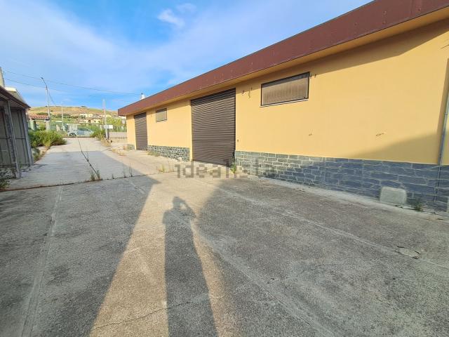 Locale Commerciale in affitto a Calabria, Catanzaro