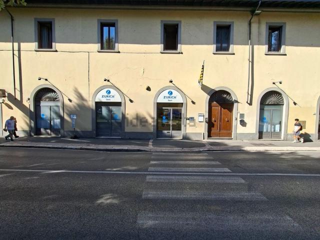 Locale Commerciale in affitto a Palazzo Del Pero, Toscana