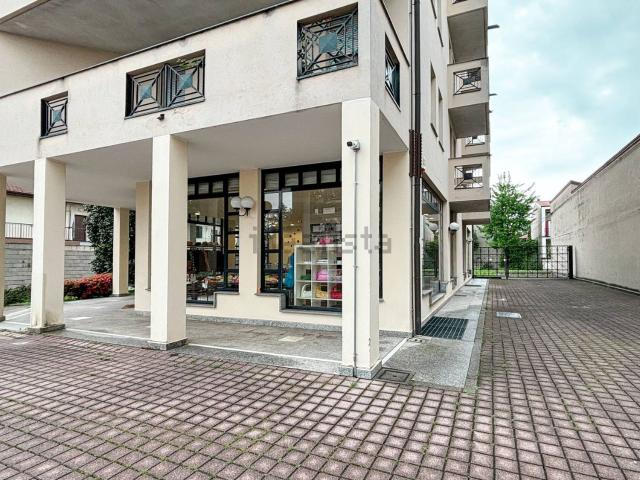 Locale Commerciale in affitto a Centro, Gallarate