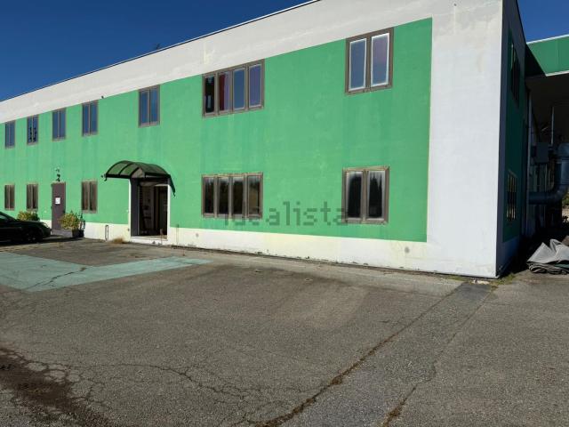 Locale Commerciale in affitto a Piemonte, Biella