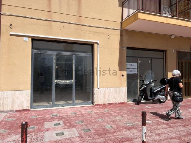 Locale Commerciale in affitto a Caltanissetta, Sicilia