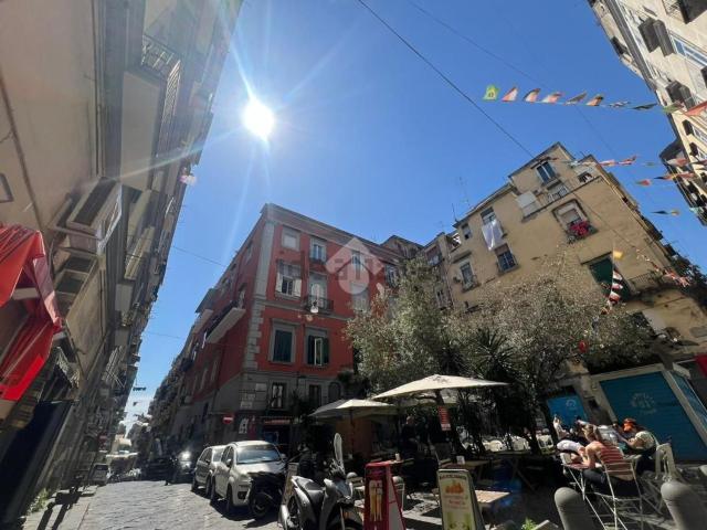 Locale Commerciale in affitto a Municipalità 4, Campania