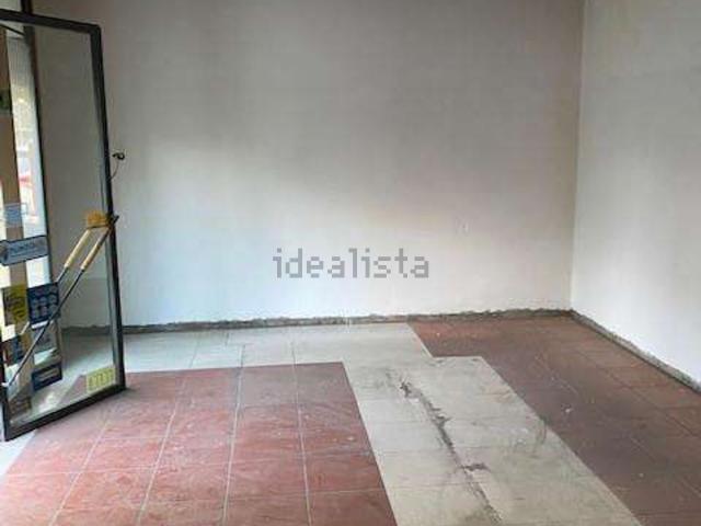 Locale Commerciale in affitto a Unione di Comuni della Romagna Forlivese, Quattro
