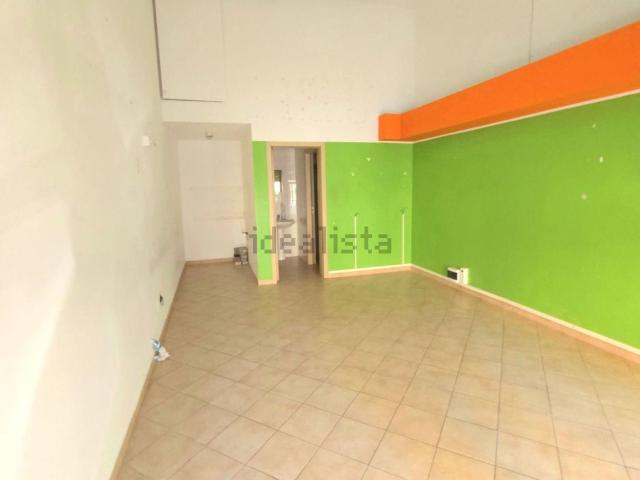 Locale Commerciale in affitto a Puglia, Bari