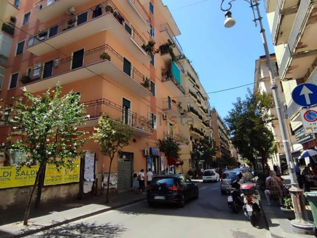 Locale Commerciale in affitto a Salerno, Campania