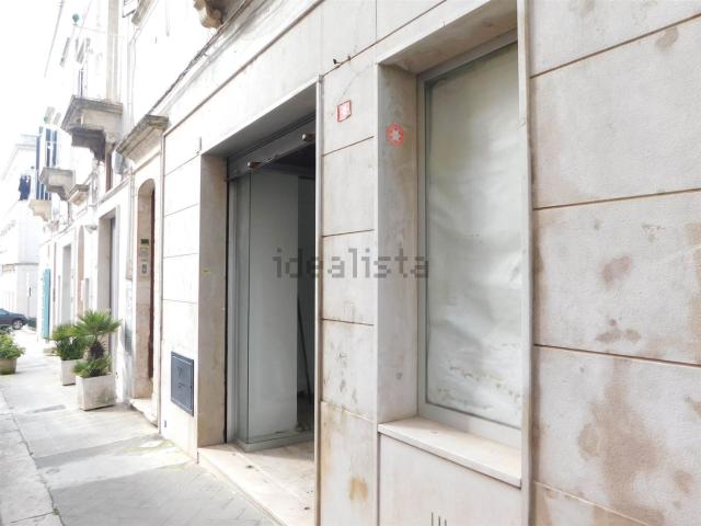 Locale Commerciale in affitto a Puglia, Taranto