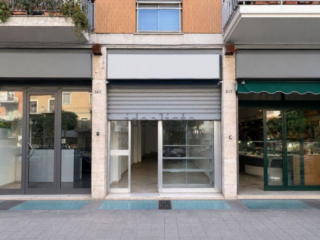 Locale Commerciale in affitto a Municipio 2, Puglia