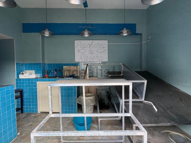 Locale Commerciale in affitto a Municipalità 3, Campania