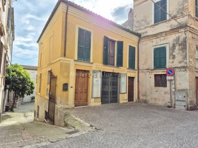 Locale Commerciale in affitto a Santa Caterina, Penne