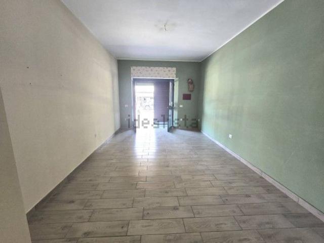 Locale Commerciale in affitto a Quarto, Campania