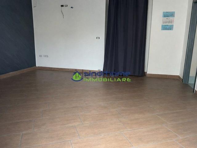 Locale Commerciale in affitto a Quarto, Campania