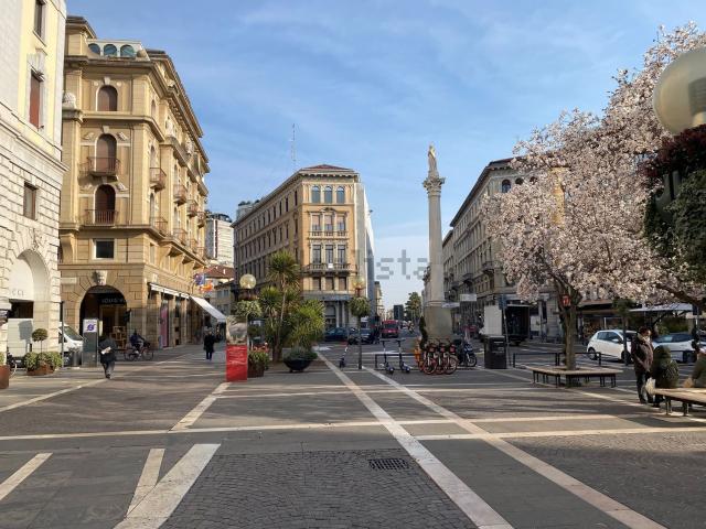 Locale Commerciale in affitto a Padova, Veneto