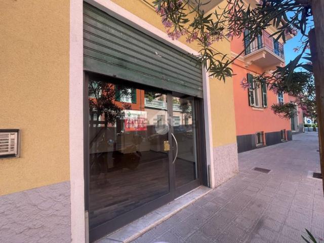 Locale Commerciale in affitto a Ri Alto, Chiavari