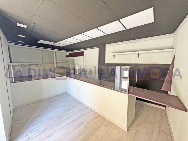 Locale Commerciale in affitto a Borgo San Lorenzo, Aversa