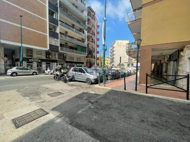 Locale Commerciale in affitto a Municipalità 5, Campania