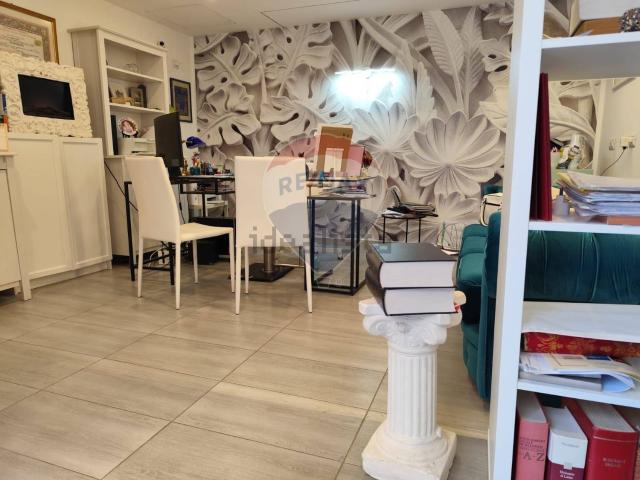 Locale Commerciale in affitto a Municipio 1, Puglia
