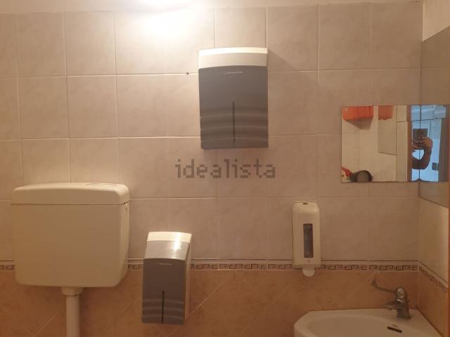 Locale Commerciale in affitto a Borgo Castello, Loano