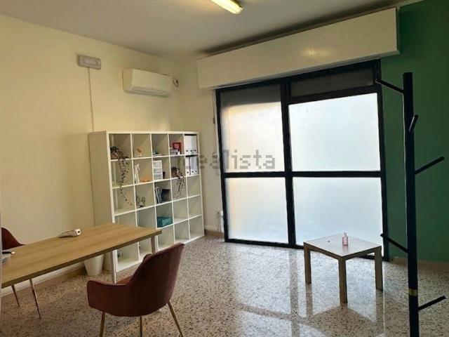 Locale Commerciale in affitto a Buon Pastore-Sant'Agnese-San Damaso, Modena