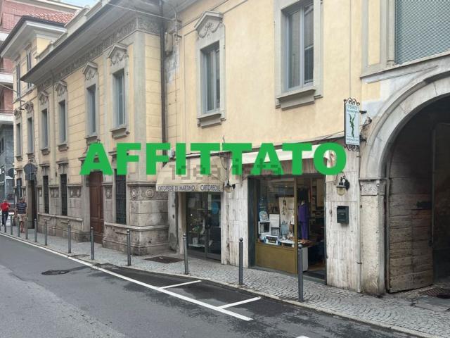Locale Commerciale in affitto a Biumo Superiore, Varese