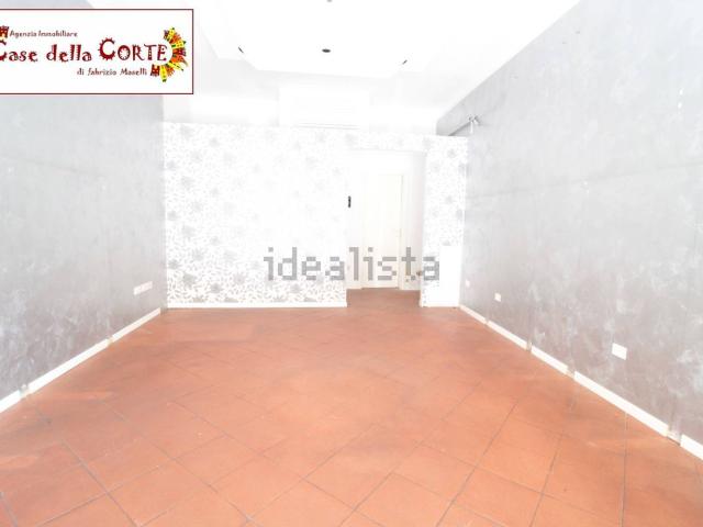 Locale Commerciale in affitto a Unione Alto Ferrarese, Cento