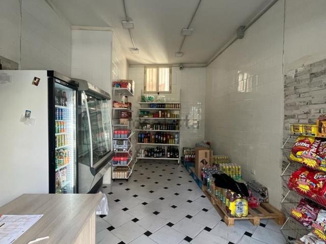 Locale Commerciale in affitto a Municipalità 10, Campania