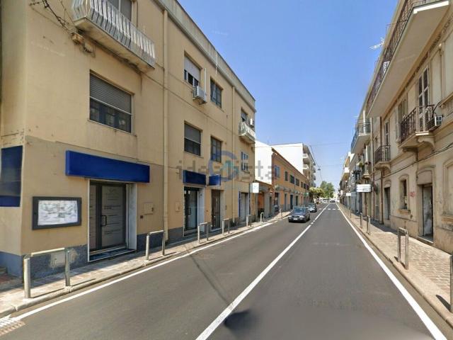 Locale Commerciale in affitto a Calabria, Catanzaro