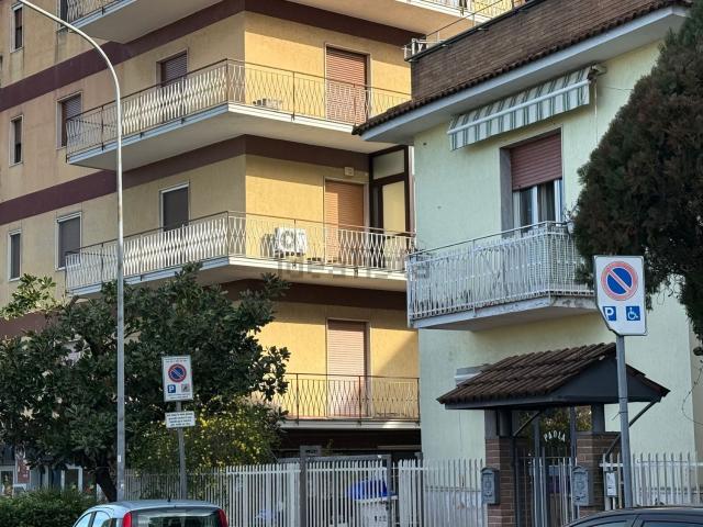 Locale Commerciale in affitto a Città 2000, Benevento