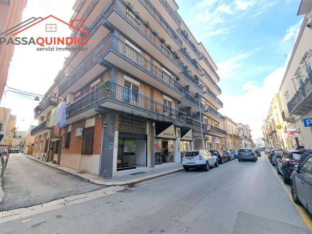 Locale Commerciale in affitto a Puglia, Bari