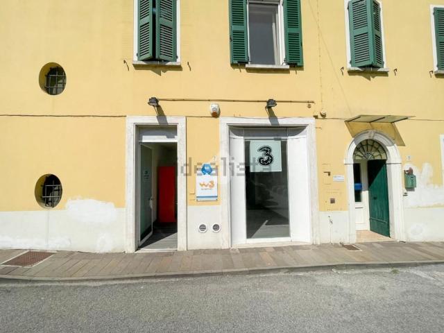 Locale Commerciale in affitto a Manerbio, Lombardia