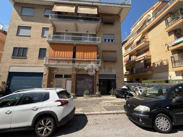 Locale Commerciale in affitto a Municipio Roma XIV, Roma Capitale
