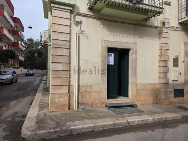 Locale Commerciale in affitto a Puglia, Bari