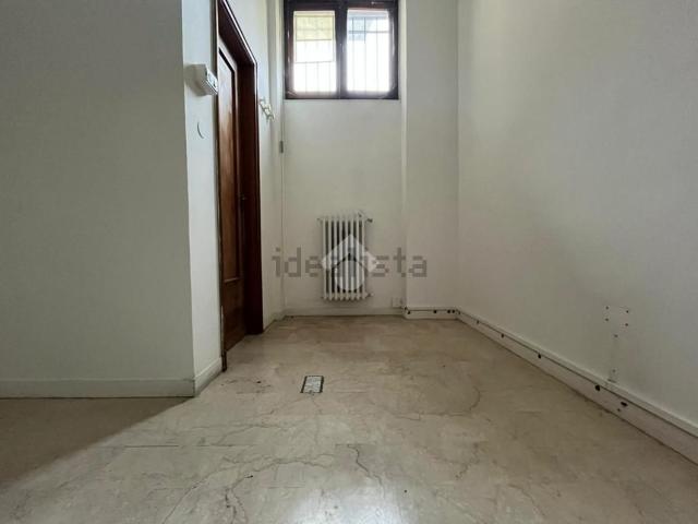 Locale Commerciale in affitto a Piemonte, Alessandria