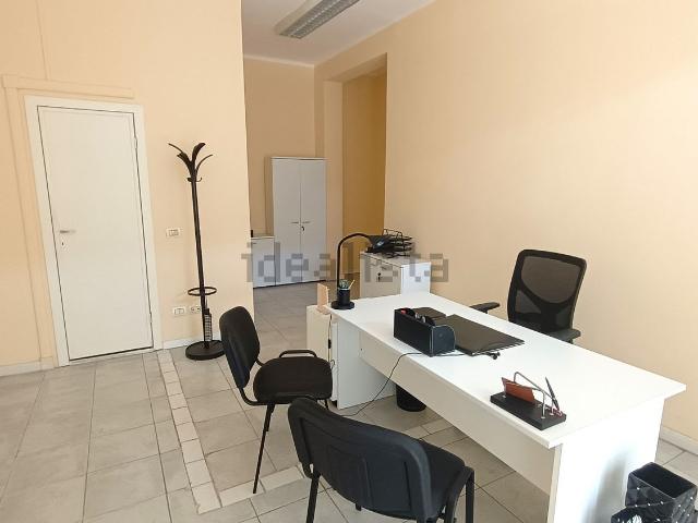 Locale Commerciale in affitto a Loreto, Marche
