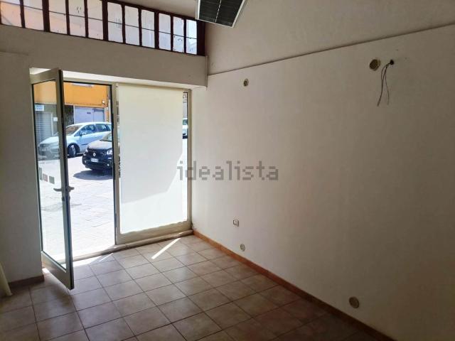 Locale Commerciale in affitto a Monserrato, Cala Di Volpe