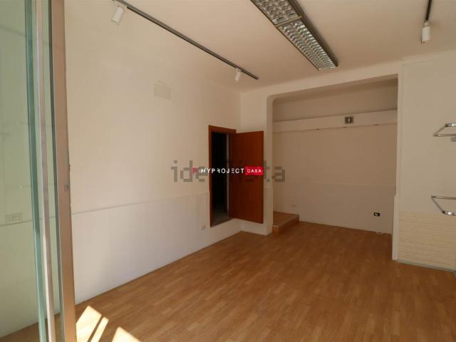 Locale Commerciale in affitto a Puglia, Taranto