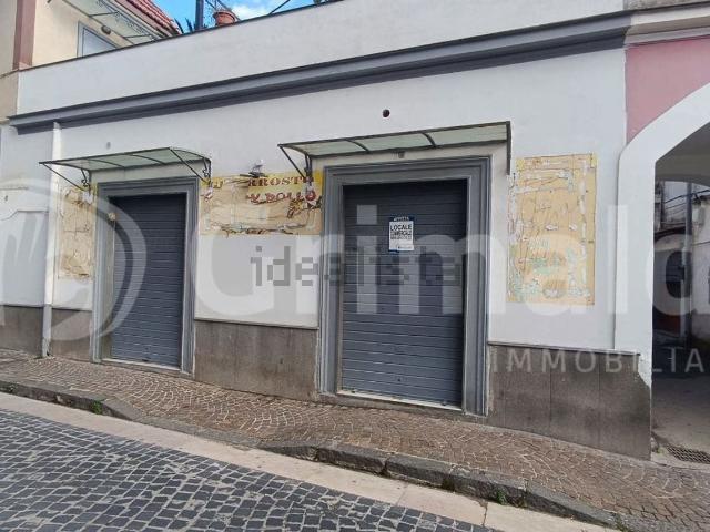 Locale Commerciale in affitto a Brusciano, Campania
