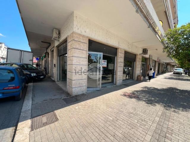 Locale Commerciale in affitto a San Silvestro, Cassino