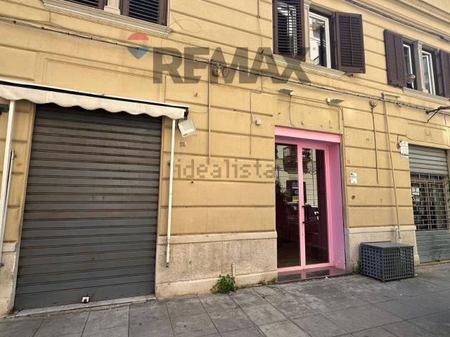 Locale Commerciale in affitto a VIII Circoscrizione, Palermo