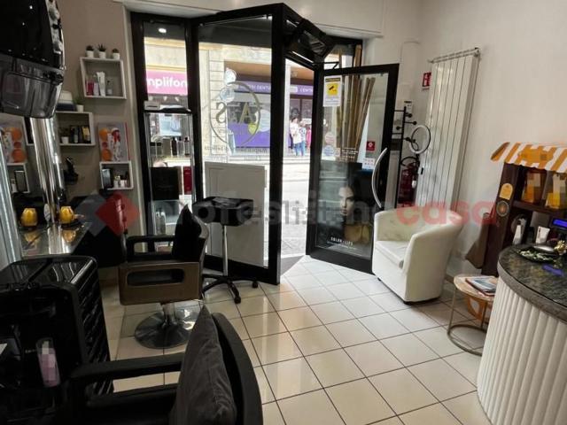 Locale Commerciale in affitto a Zona Omogenea Milano Nord, Paderno Dugnano