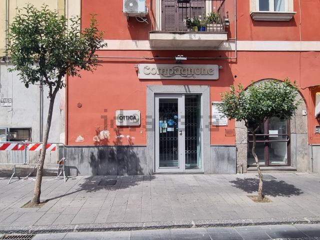 Locale Commerciale in affitto a Rione Ortodonico, Pozzuoli