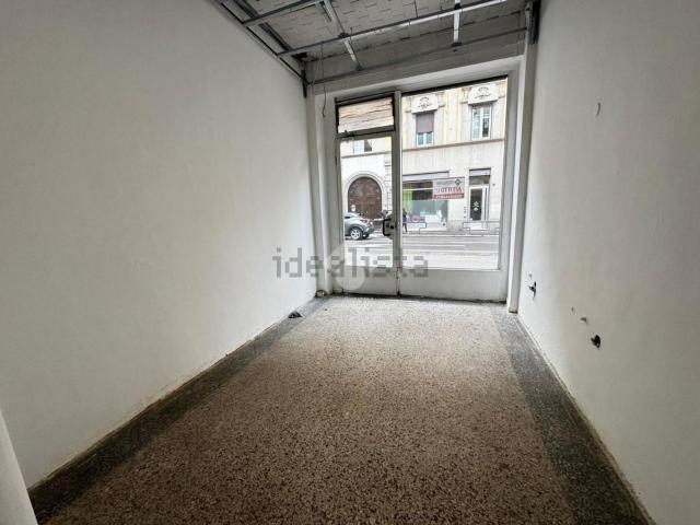 Locale Commerciale in affitto a Borgo Palazzo, Bergamo